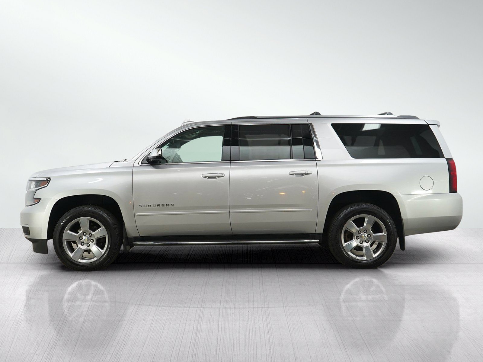 Used 2018 Chevrolet Suburban Premier AWD/4WD image 2