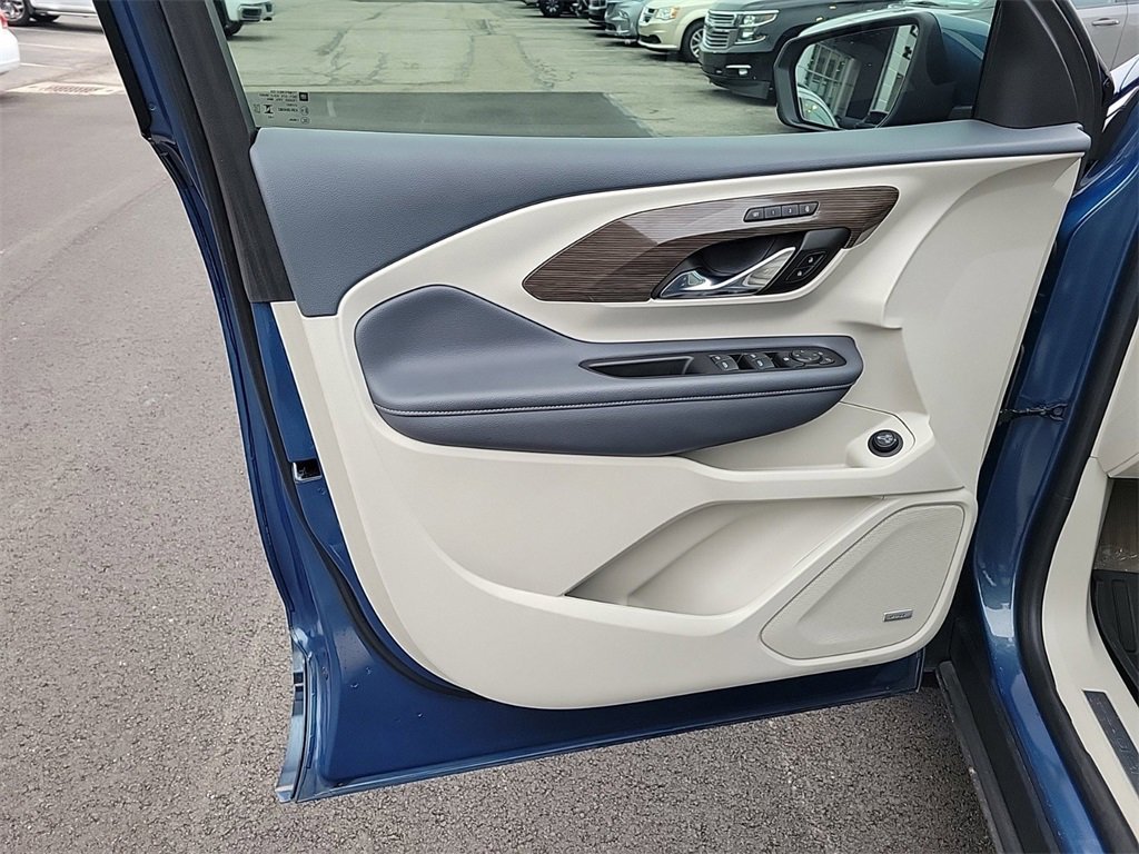 Used 2024 GMC Terrain Denali w/ Denali Premium Package image 18