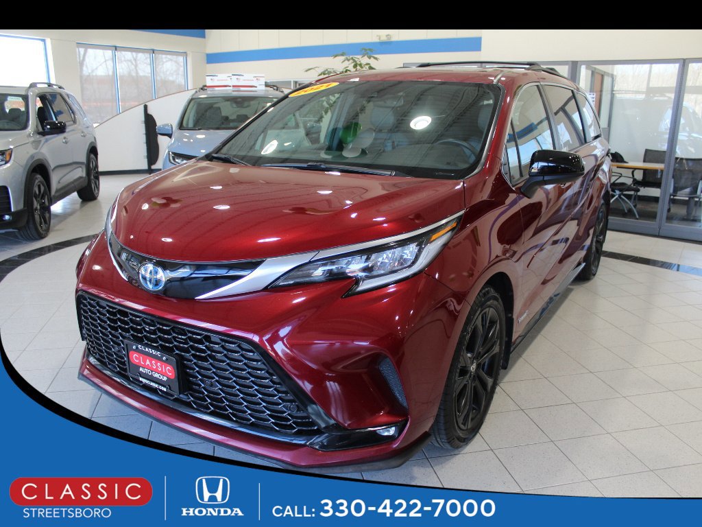 Used 2021 Toyota Sienna XSE w/ XSE Plus Package FWD image 1