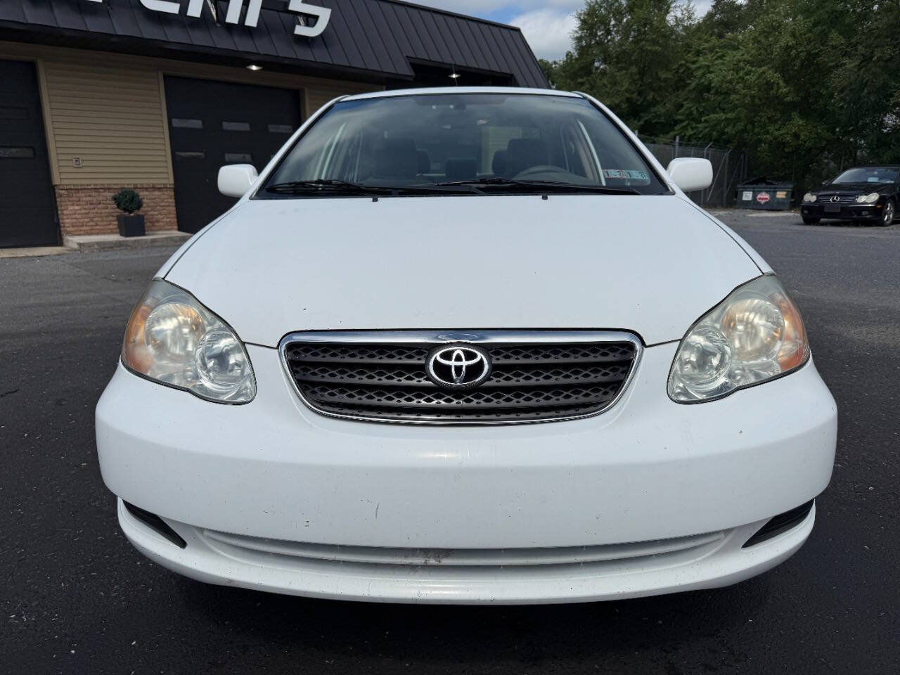 Used 2005 Toyota Corolla LE FWD image 2