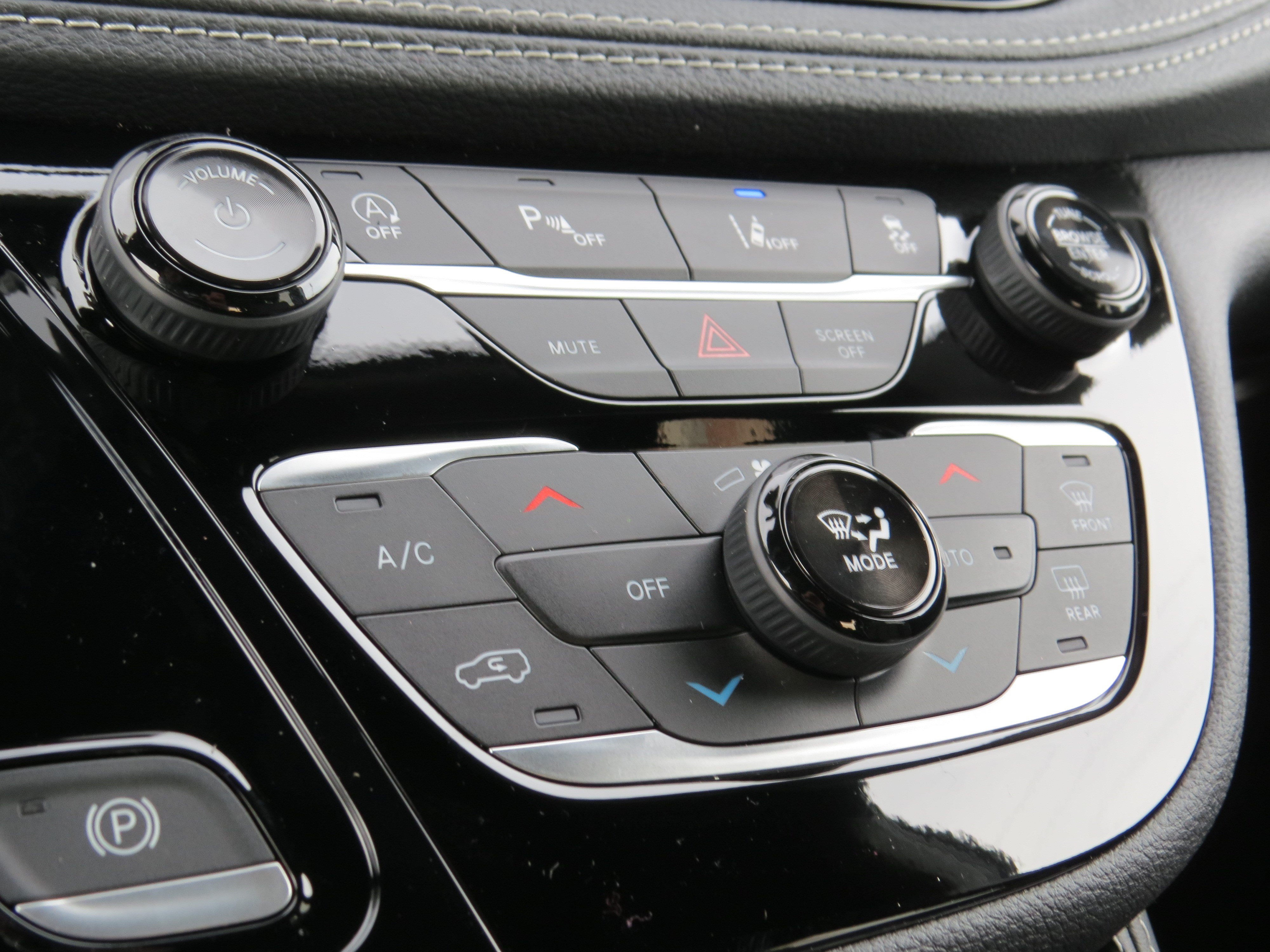 New 2026 Chrysler Pacifica Limited FWD image 29
