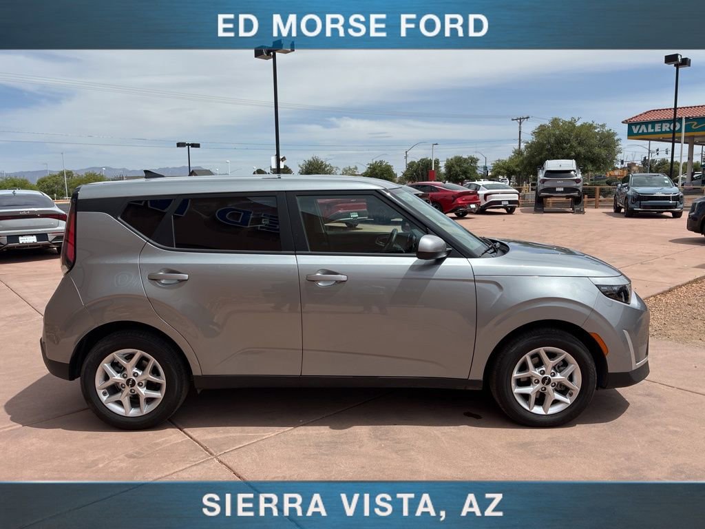 Used 2025 Kia Soul LX FWD image 9