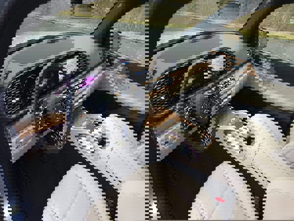 Used 2024 Mercedes-Benz GLE 350 4MATIC SUV image 2