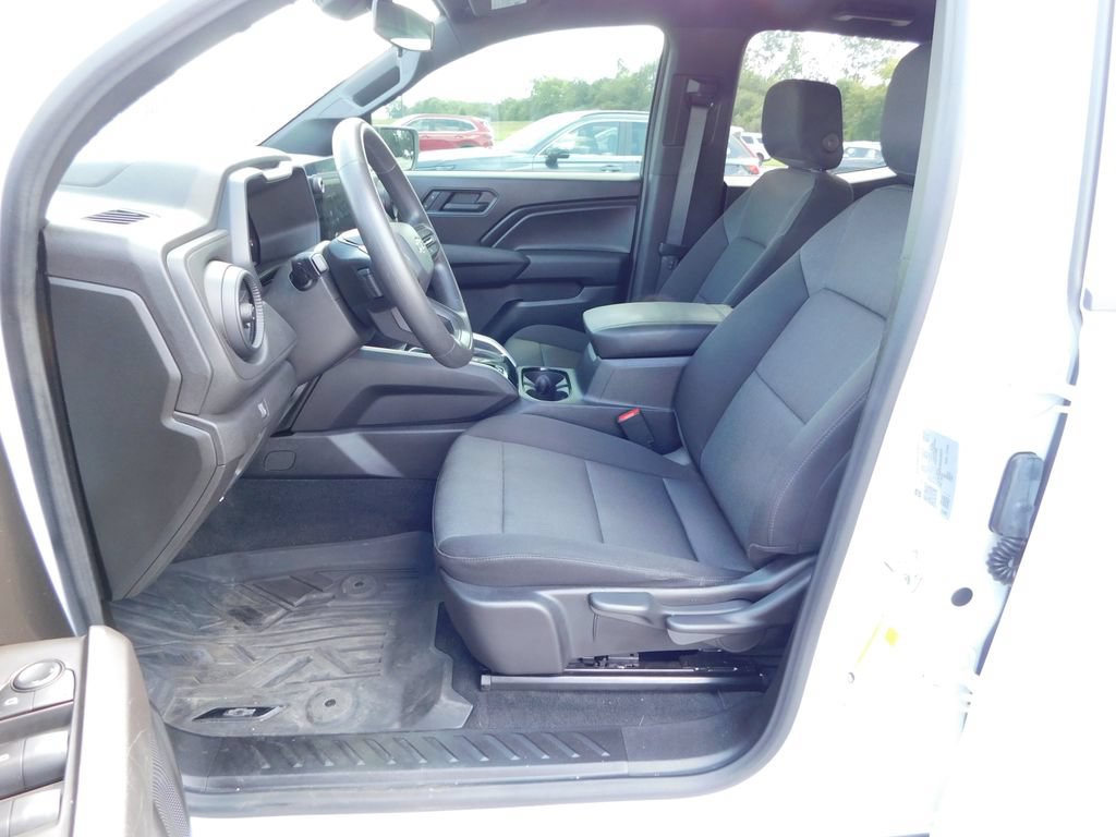 Used 2025 Chevrolet Colorado Trail Boss AWD/4WD image 17