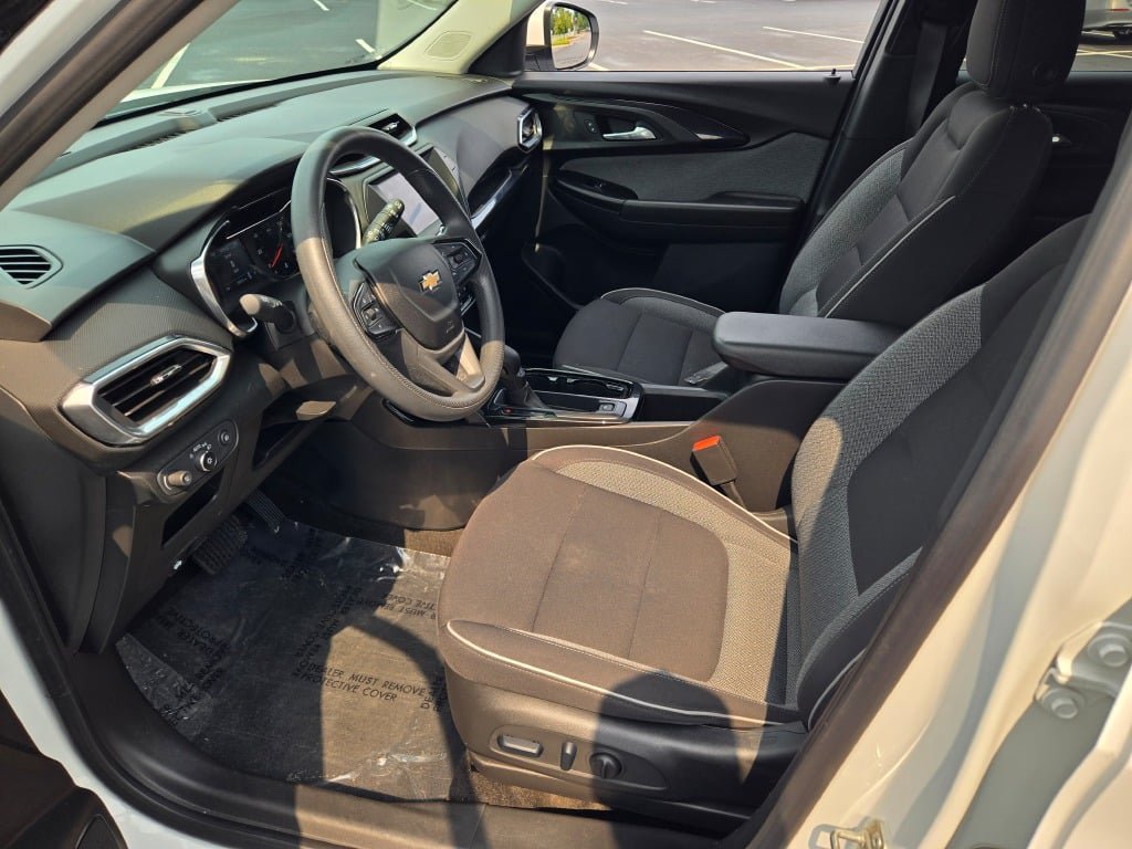 Used 2023 Chevrolet TrailBlazer LT FWD image 17