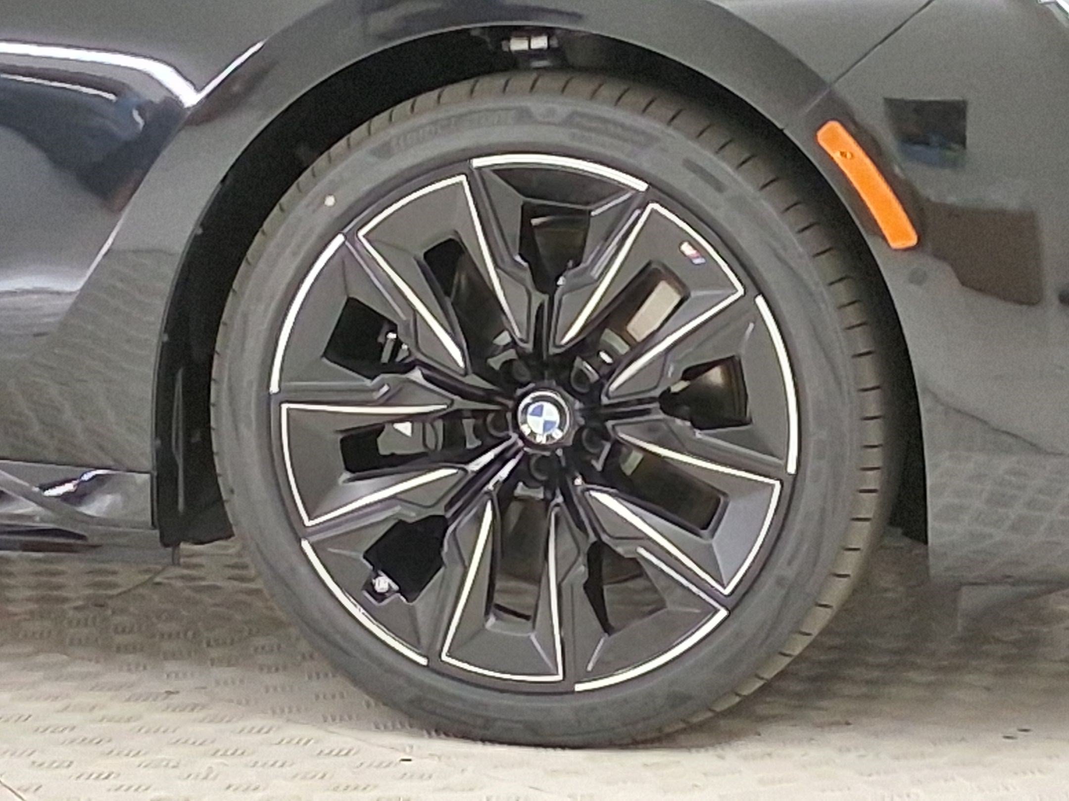 New 2026 BMW 750e xDrive w/ Premium Package AWD/4WD image 10
