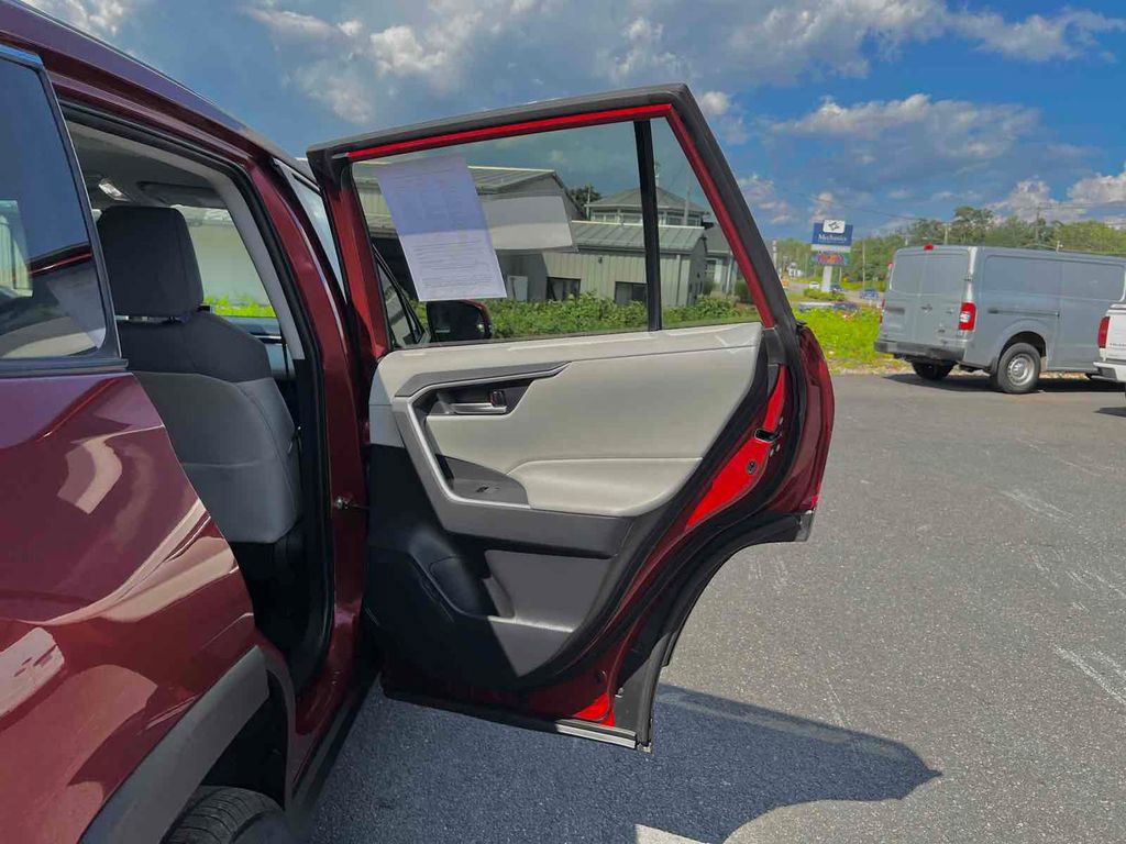 Used 2023 Toyota RAV4 XLE image 19