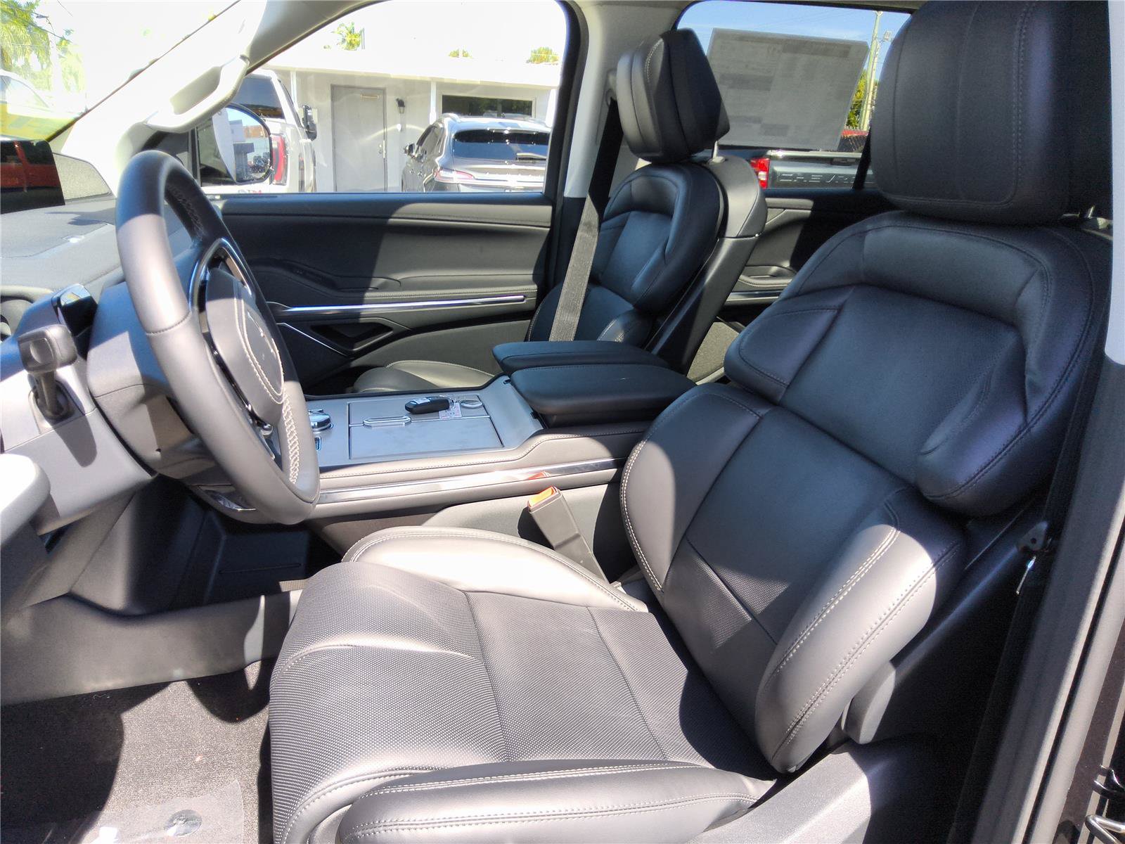 New 2027 Lincoln Navigator Reserve AWD/4WD image 14
