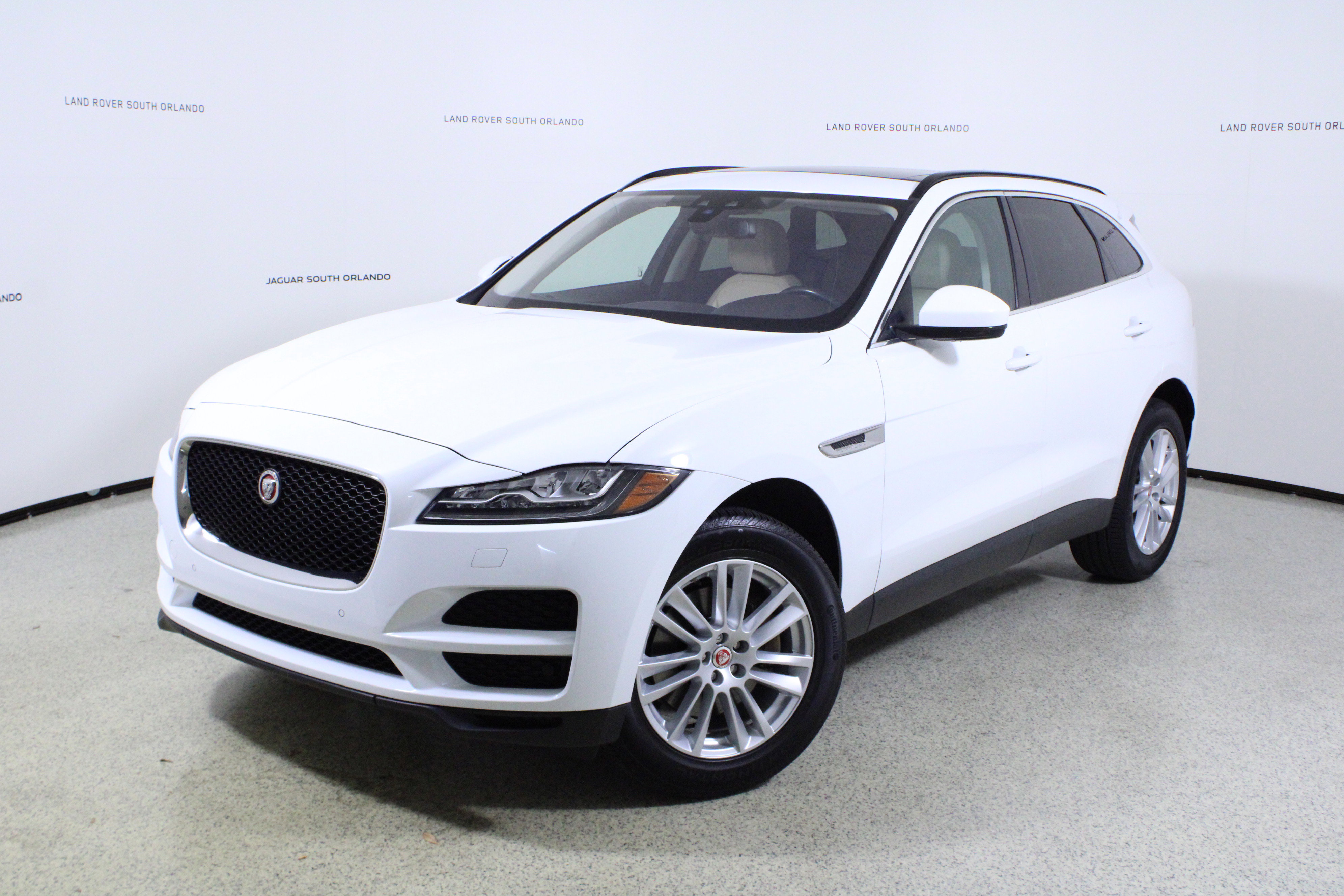 Used 2017 Jaguar F-PACE Prestige image 1