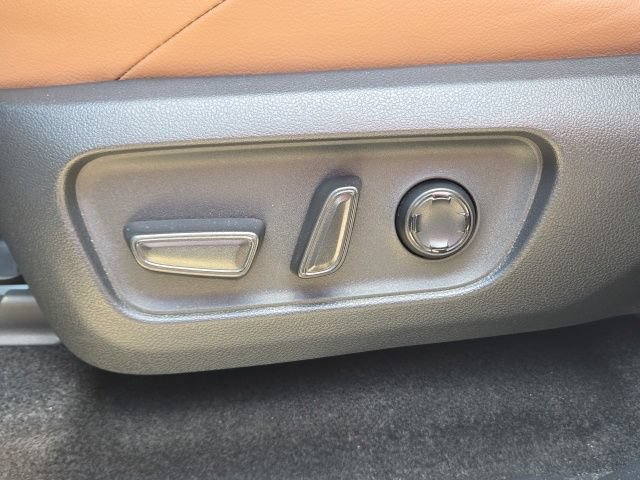 Used 2025 Toyota 4Runner Limited AWD/4WD image 14