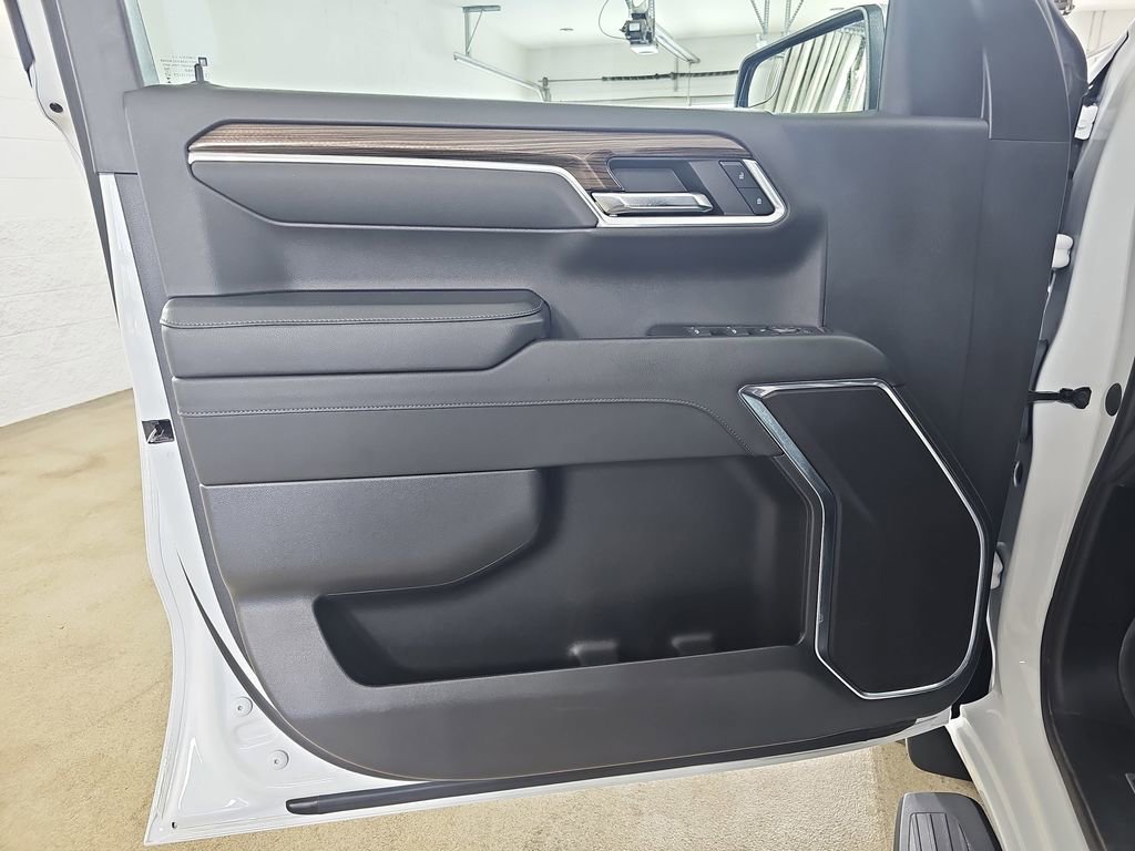 Used 2023 Chevrolet Silverado 1500 LT AWD/4WD image 32