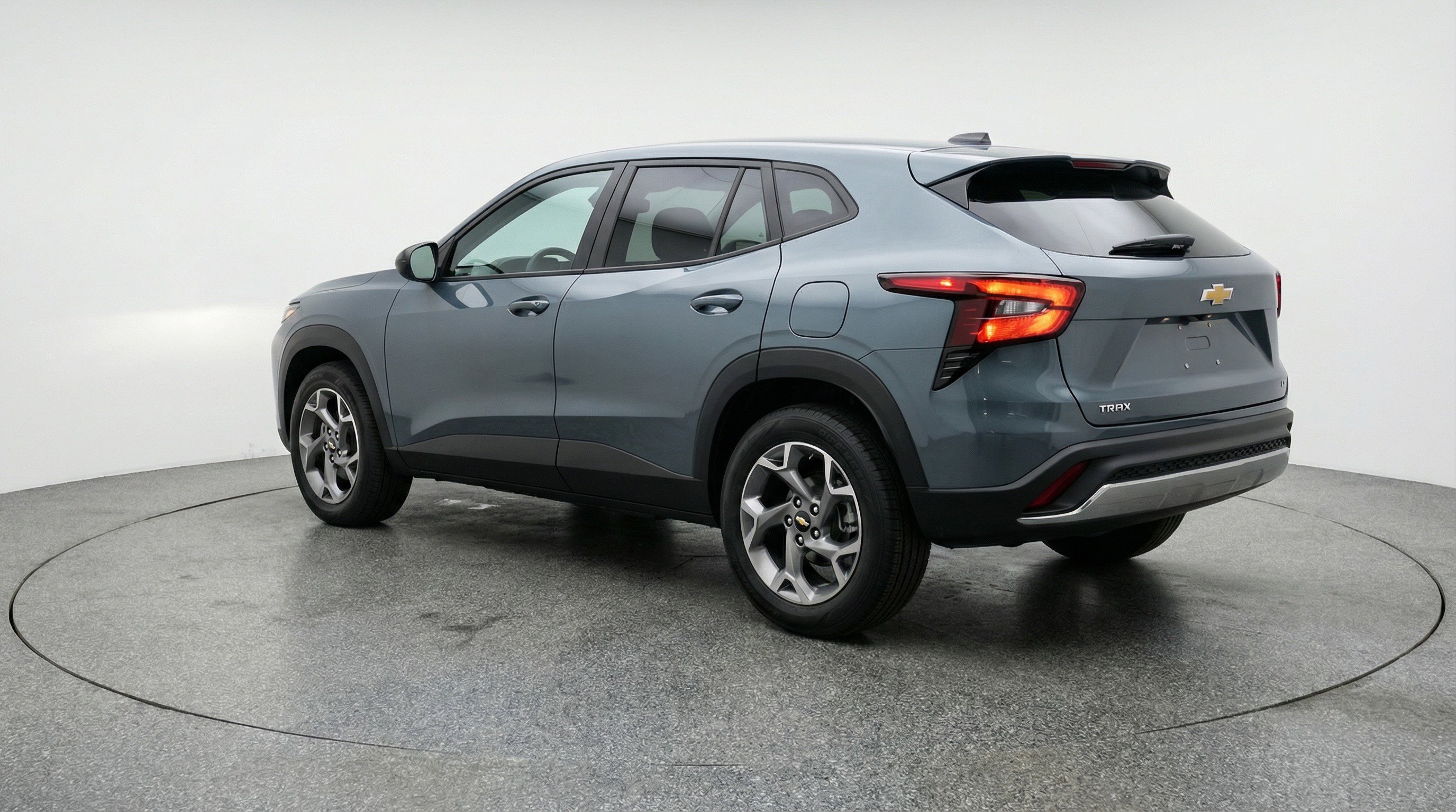 Used 2025 Chevrolet Trax LT FWD image 6