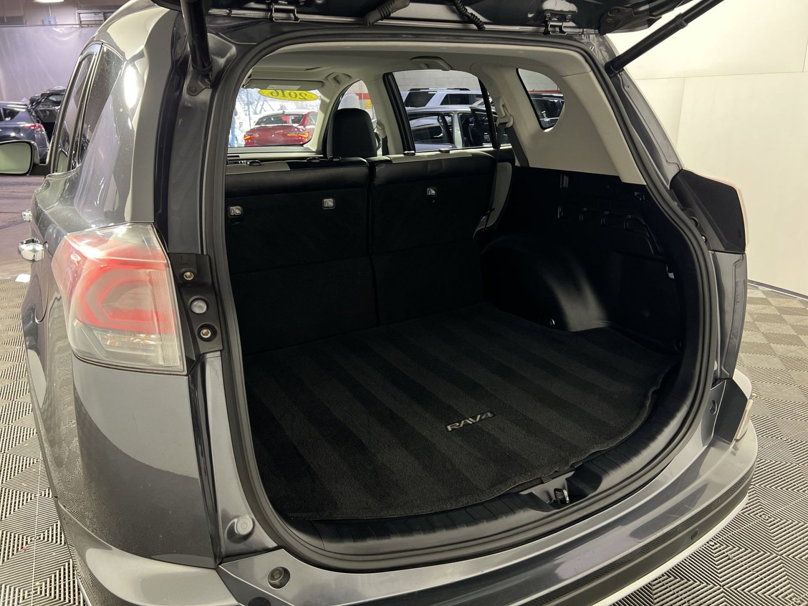 Used 2016 Toyota RAV4 Limited image 23