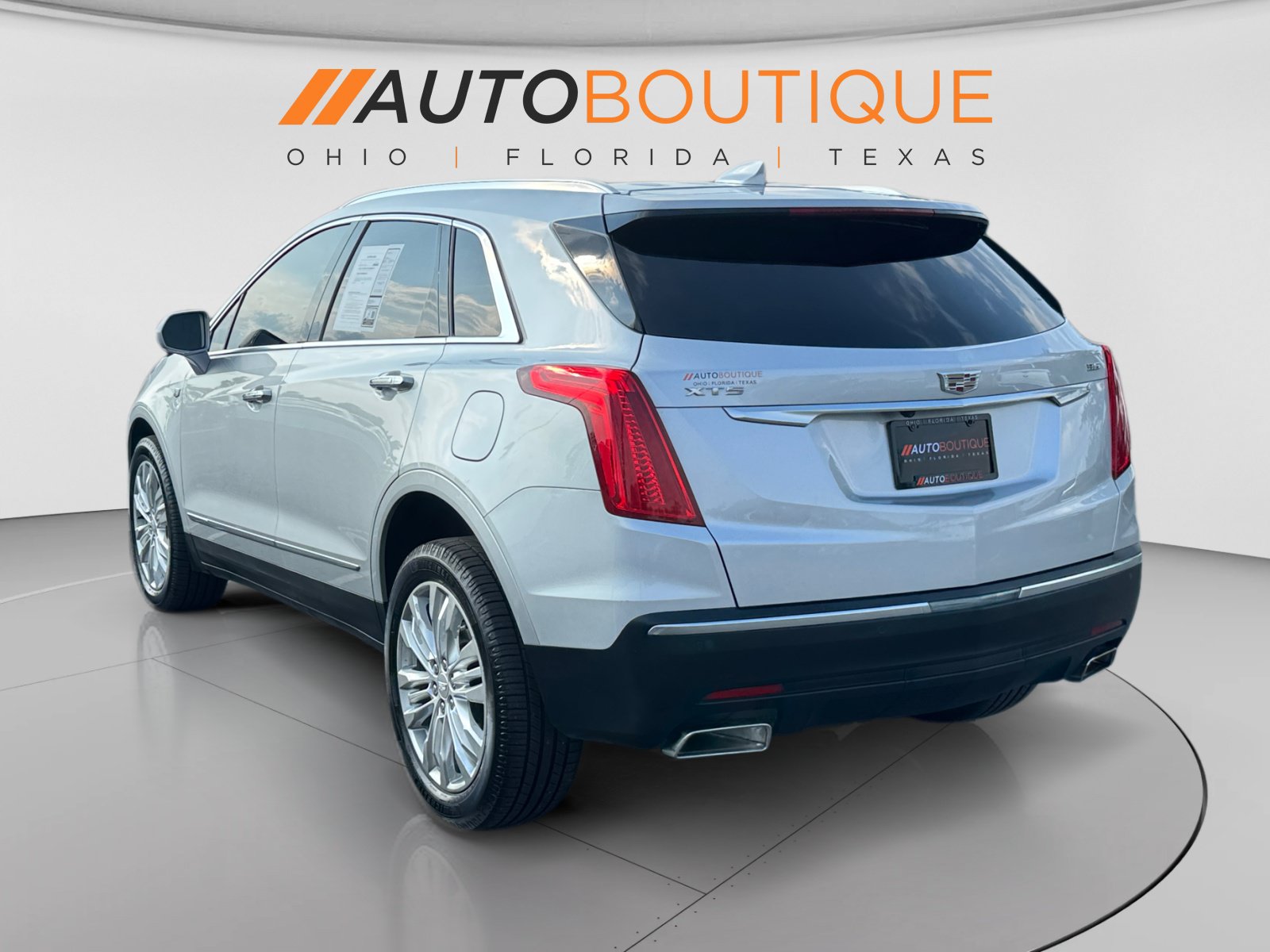 Used 2019 Cadillac XT5 Premium Luxury FWD image 3