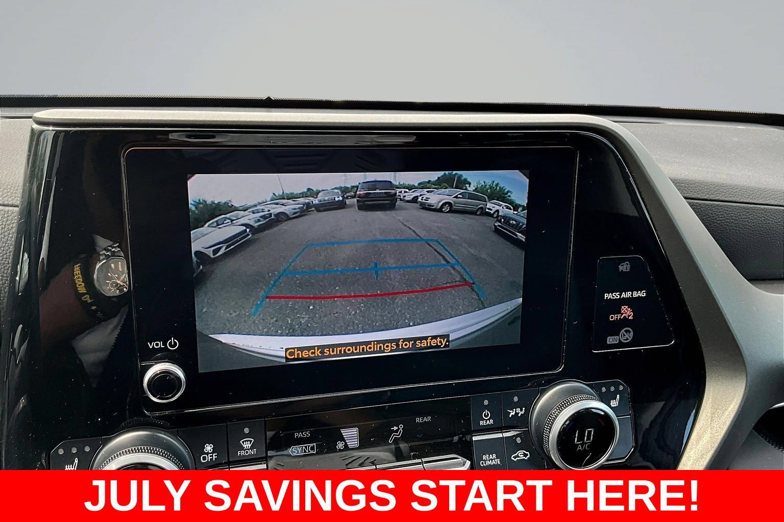 Used 2024 Toyota Highlander XLE AWD/4WD image 18