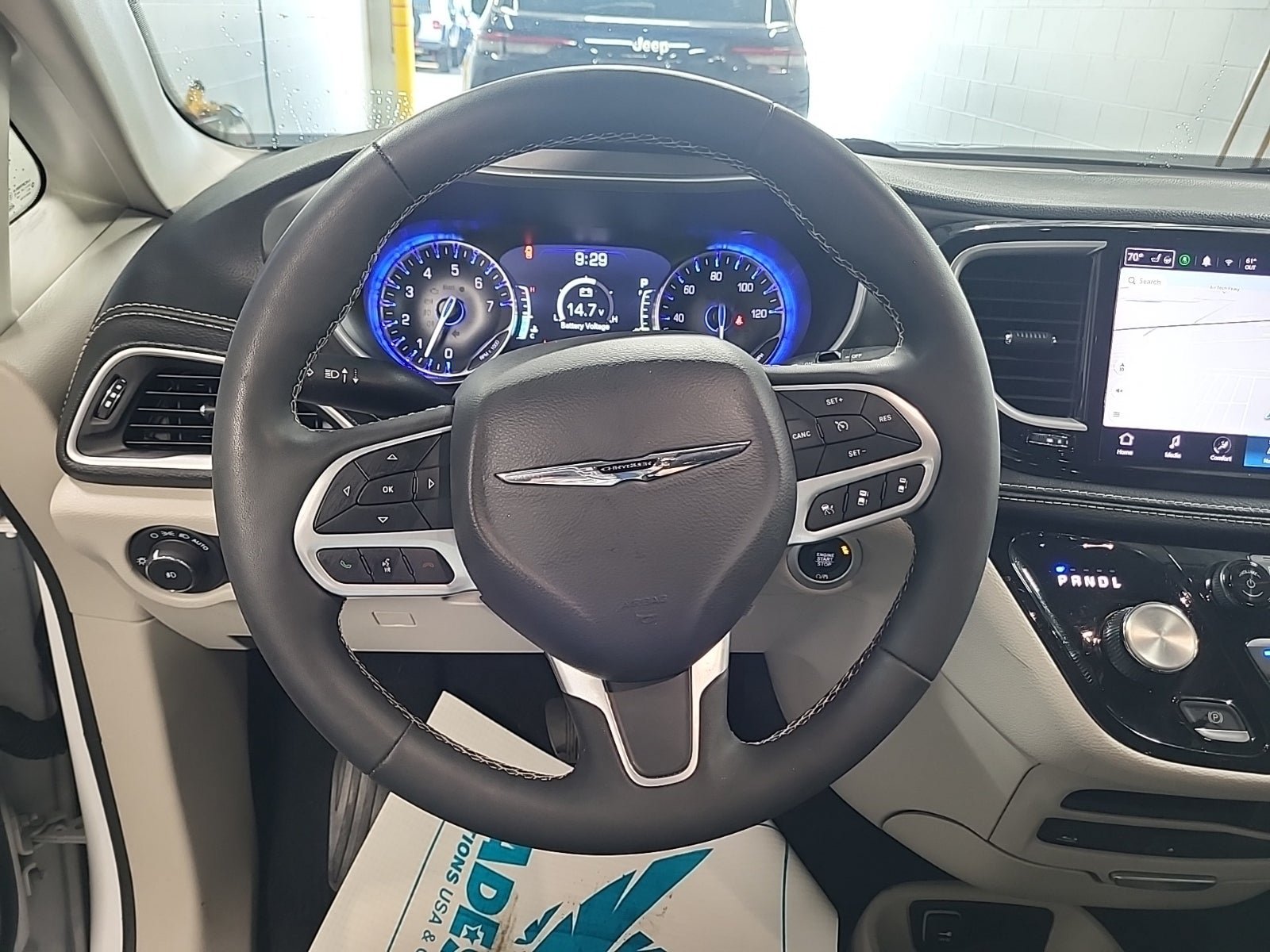 Used 2024 Chrysler Pacifica Touring-L w/ Uconnect Theater Family Group FWD image 9