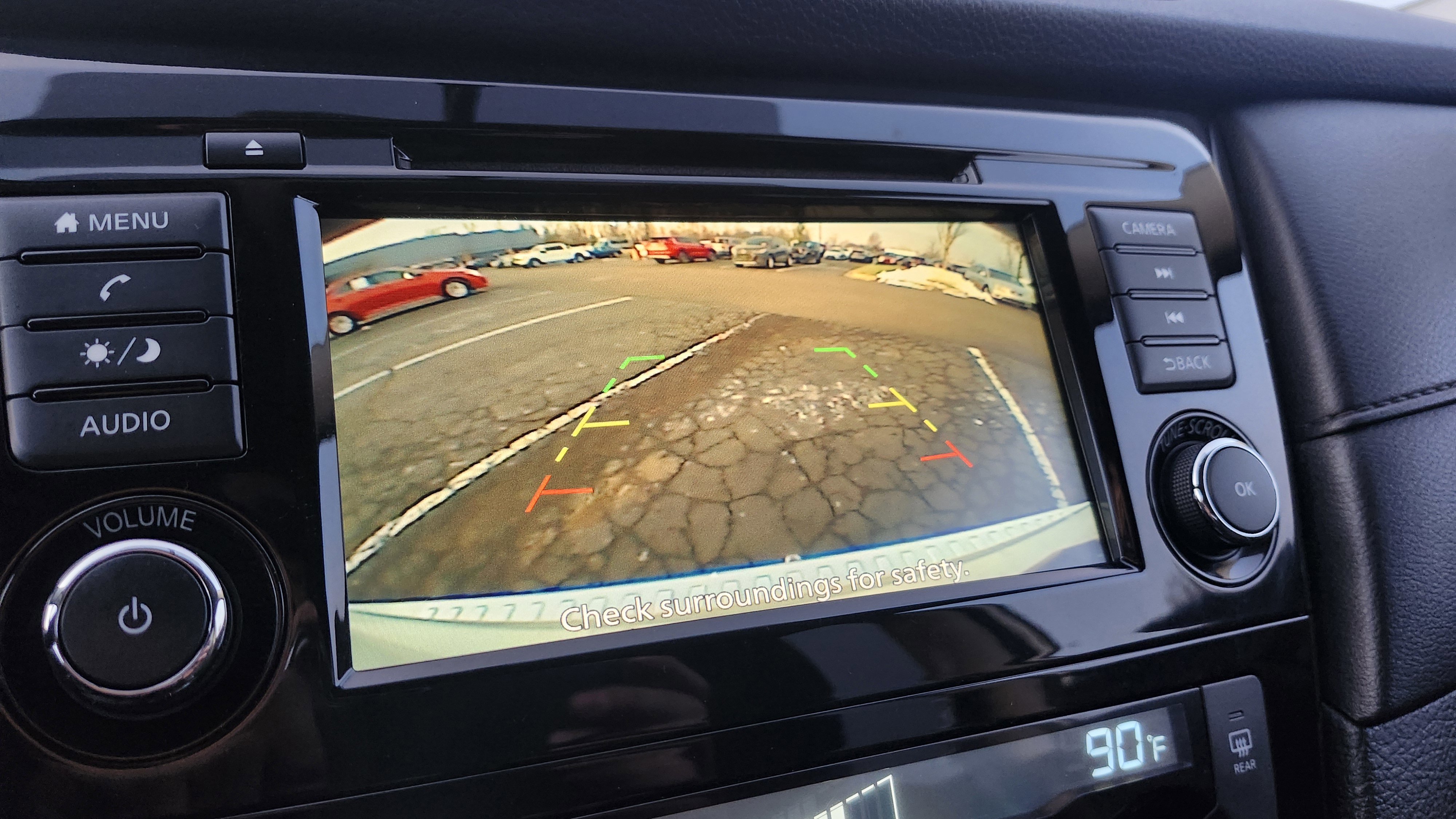 Used 2018 Nissan Rogue SV image 2