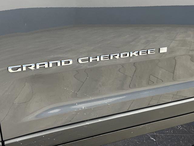 Used 2022 Jeep Grand Cherokee Limited image 36