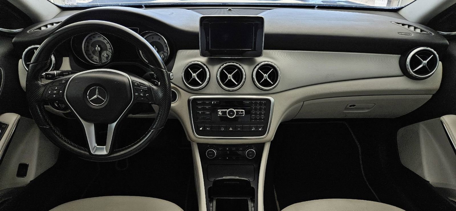 Used 2015 Mercedes-Benz GLA 250 4MATIC image 9