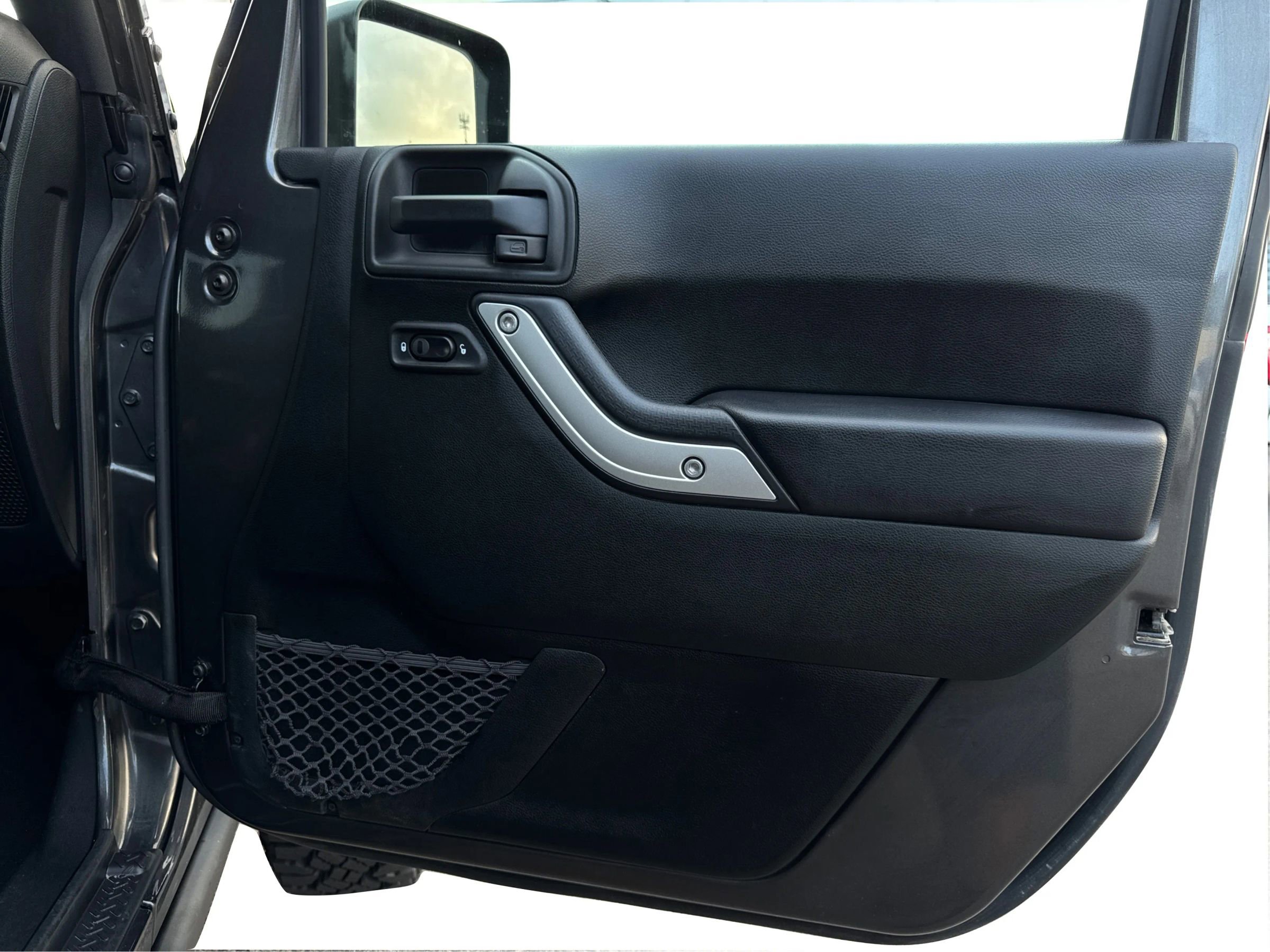 Used 2017 Jeep Wrangler Unlimited Rubicon w/ Connectivity Group image 33