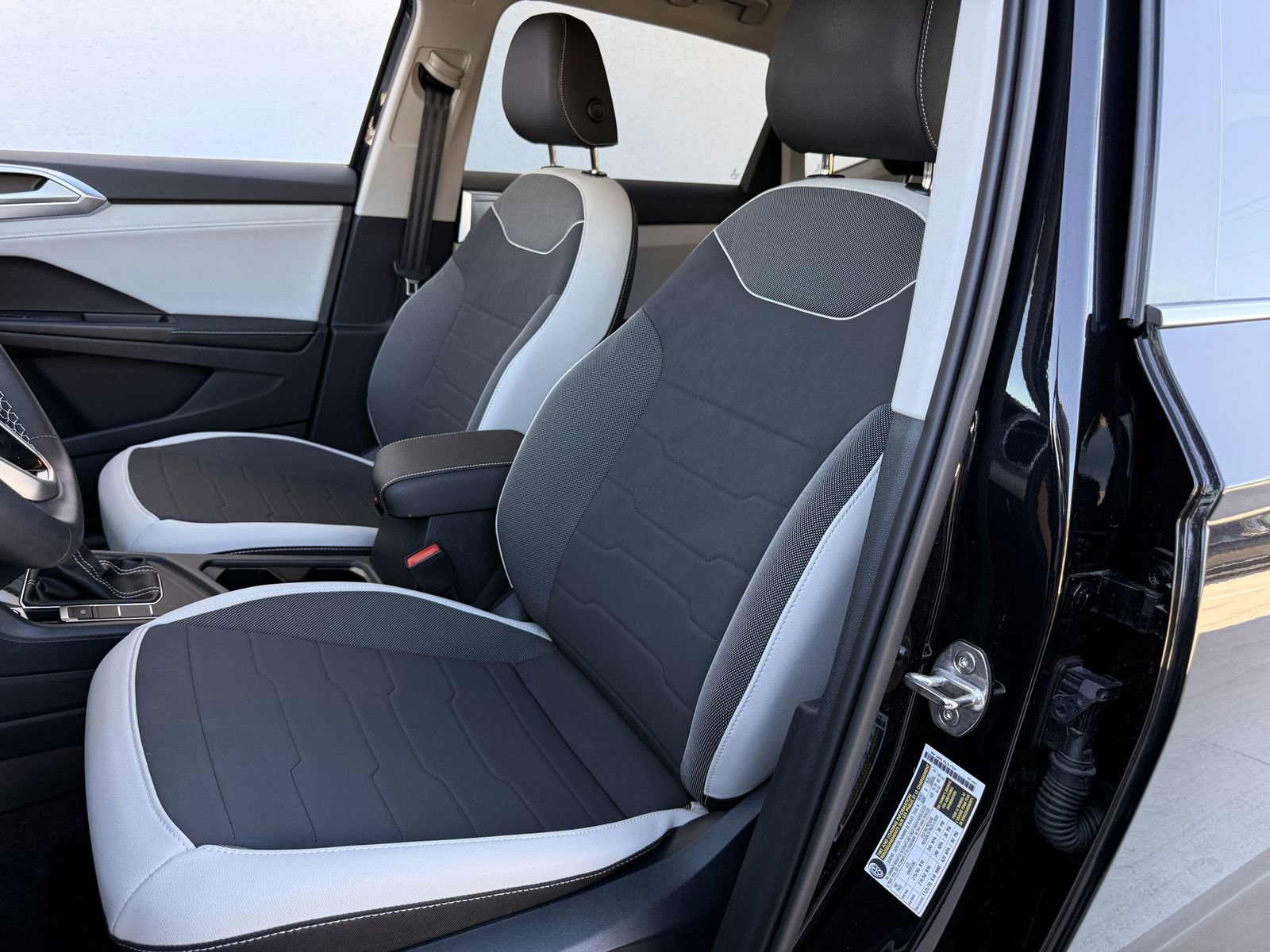 Used 2025 Volkswagen Taos SE image 22