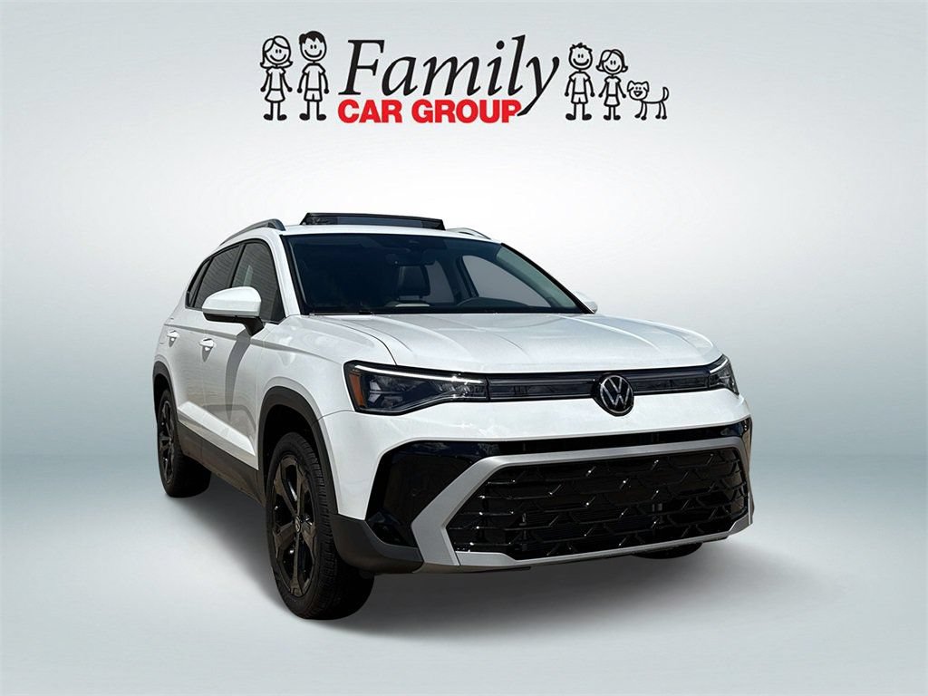 Used 2025 Volkswagen Taos SEL AWD/4WD image 2