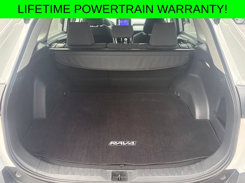 Used 2024 Toyota RAV4 XLE AWD/4WD image 15