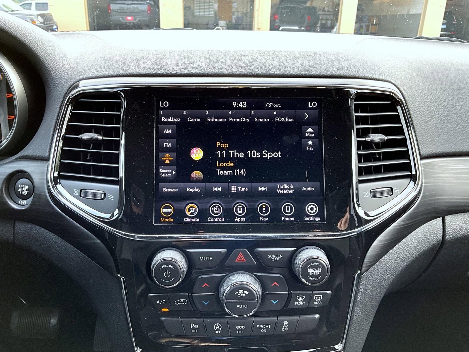 Certified 2022 Jeep Grand Cherokee Laredo X image 12