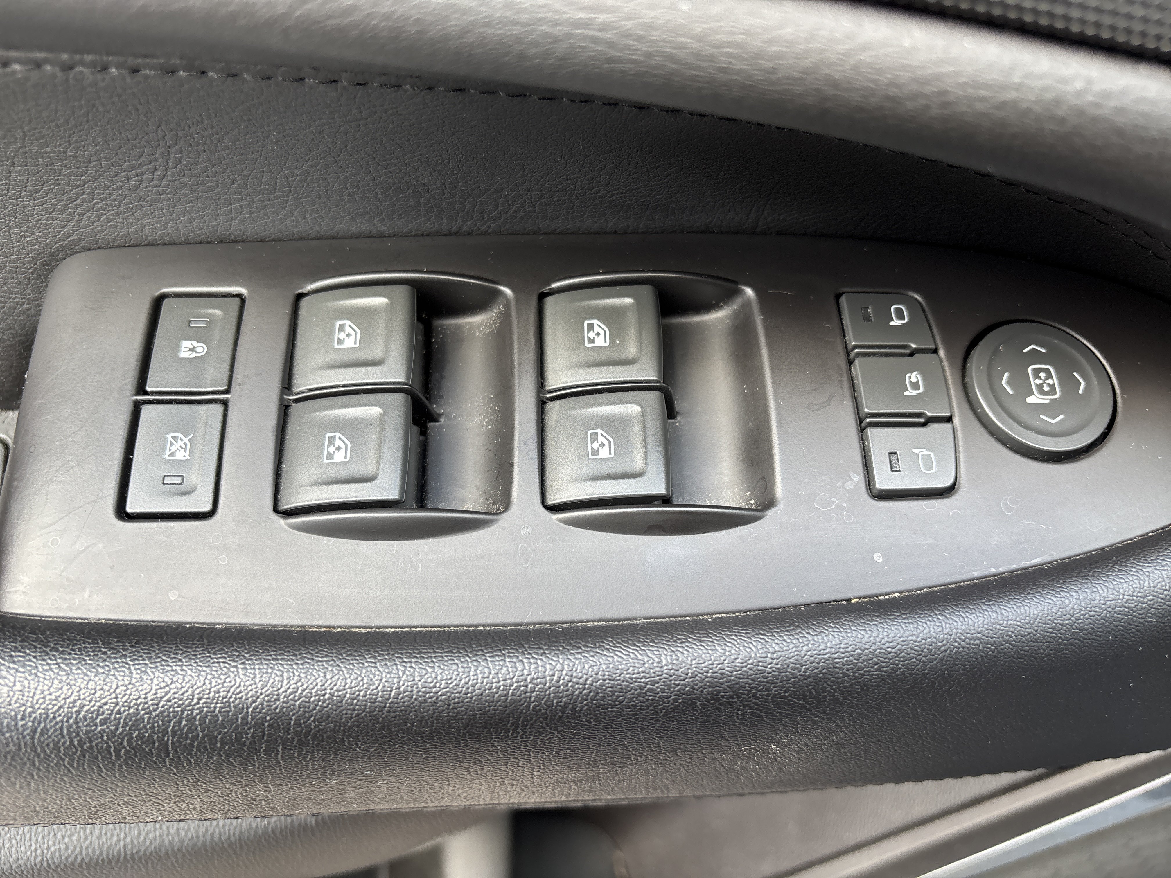 Used 2019 Cadillac Escalade ESV Luxury w/ Escalade Sport Edition AWD/4WD image 18
