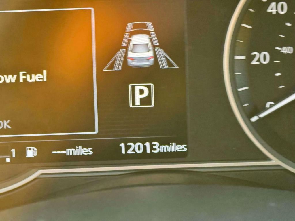 Used 2025 Nissan Versa SR w/ Trunk Package image 24