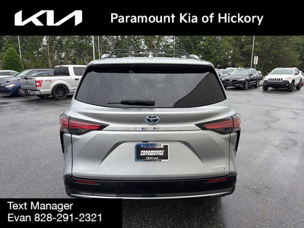 Used 2021 Toyota Sienna Limited FWD image 9