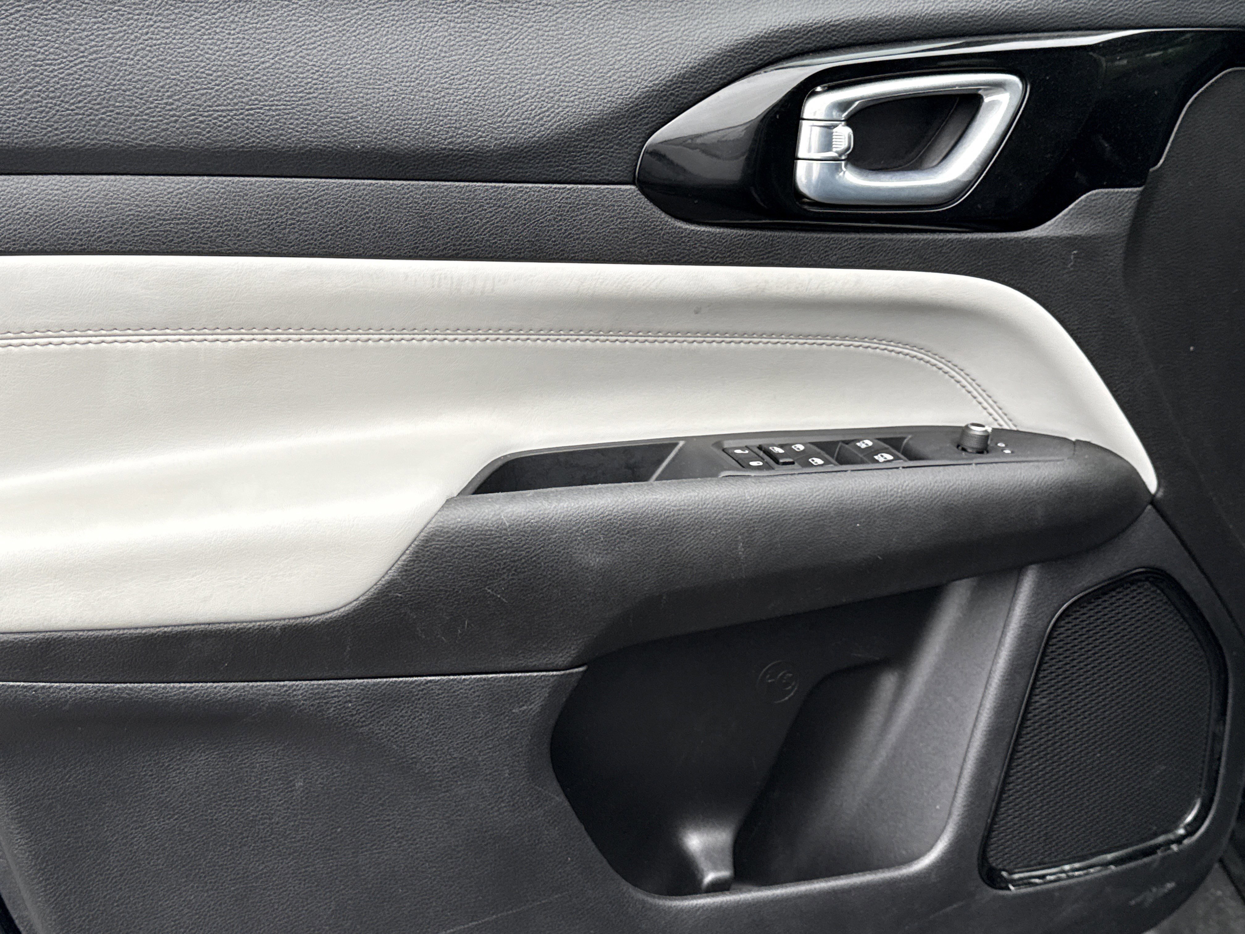 Used 2025 Jeep Compass Limited image 13