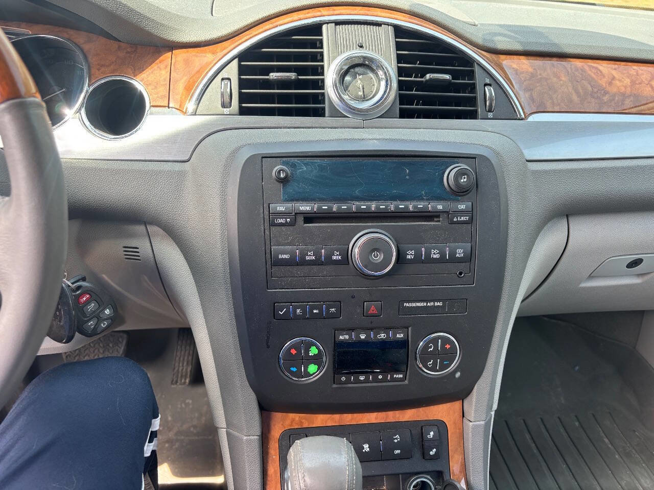 Used 2008 Buick Enclave CXL w/ Entertainment Package #1 AWD/4WD image 11