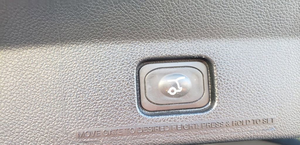 Used 2019 Ford Explorer Limited w/ Ford Safe & Smart Package image 11