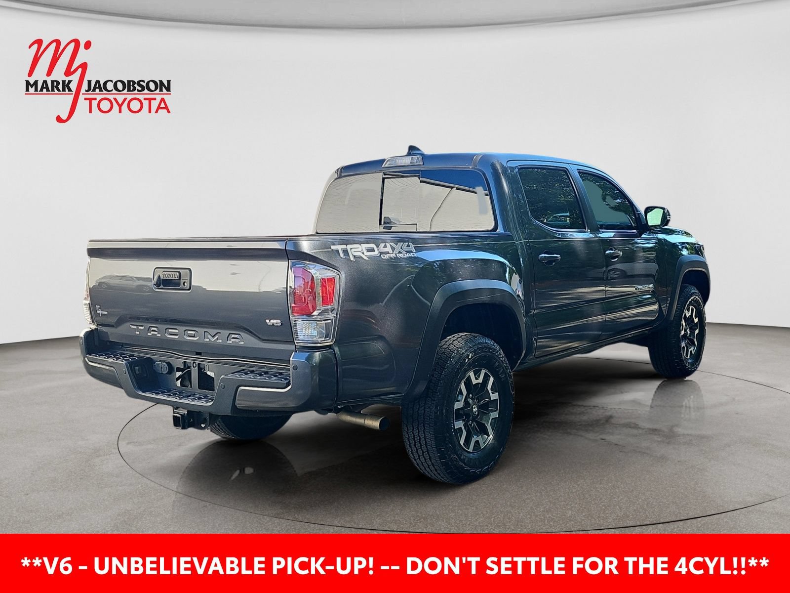 Used 2023 Toyota Tacoma TRD Off-Road w/ Technology Package AWD/4WD image 9