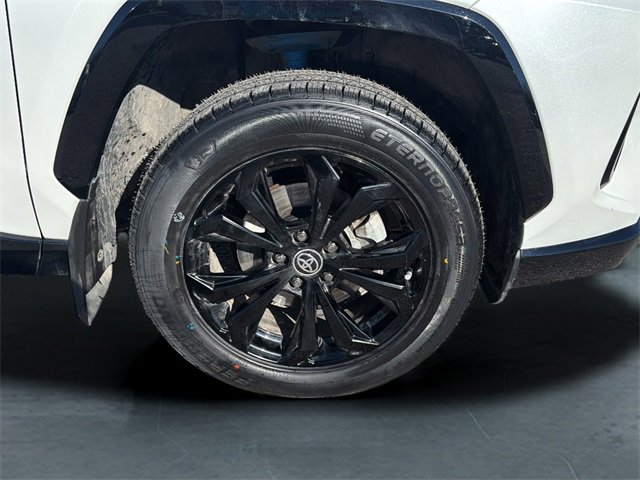 Used 2024 Toyota RAV4 SE w/ Convenience Package image 9