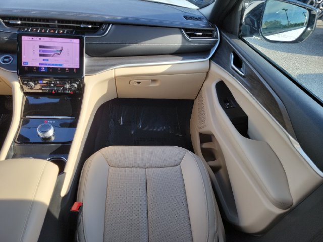 Certified 2025 Jeep Grand Cherokee Limited w/ Luxury Tech Group II RWD image 19