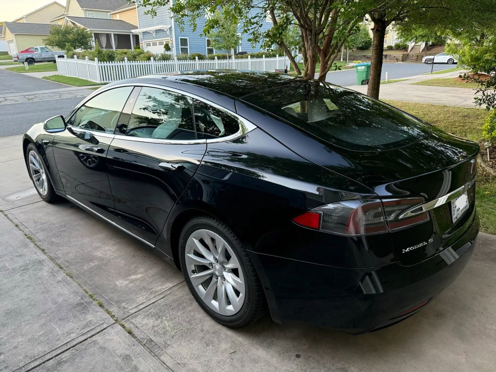 Used 2017 Tesla Model S 60D AWD/4WD image 6