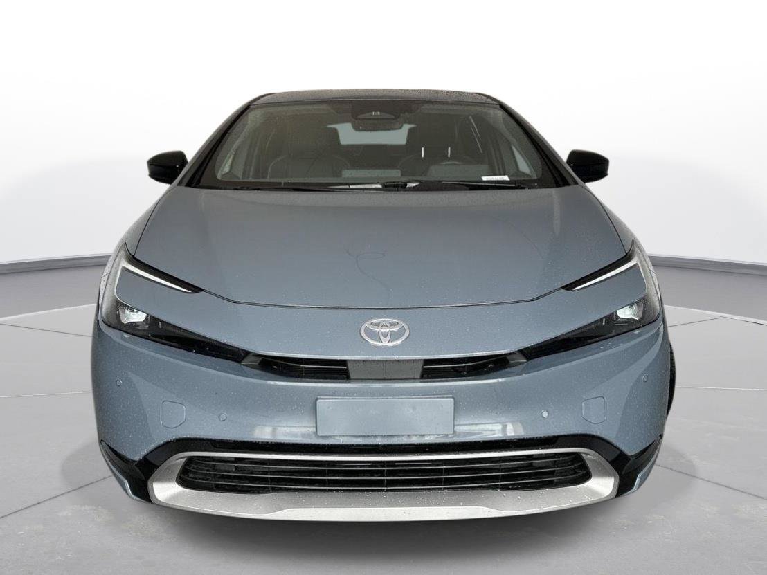 Used 2025 Toyota Prius XLE FWD image 3