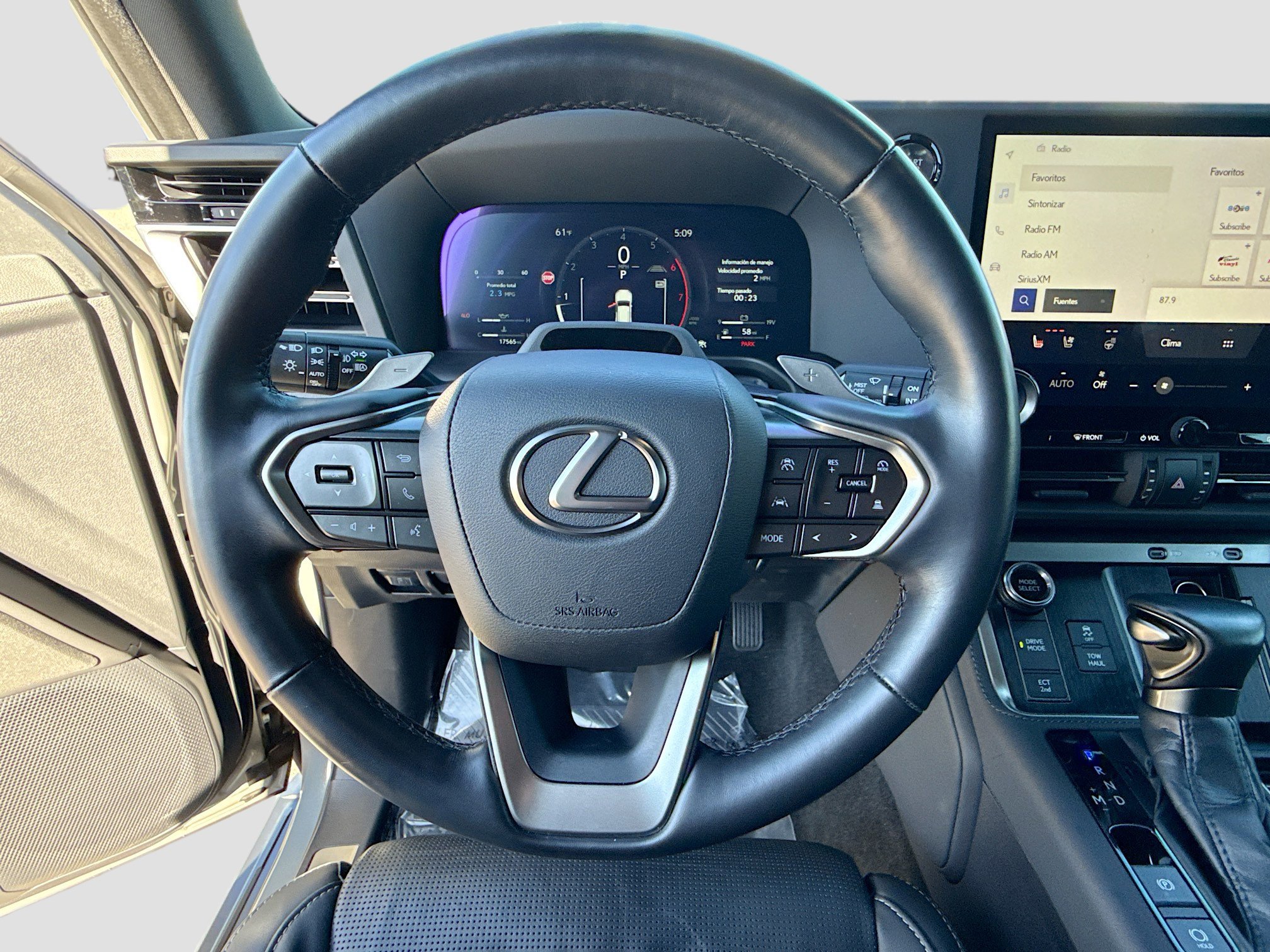 Used 2024 Lexus GX 550 w/ Accessory Package (Z1) image 40