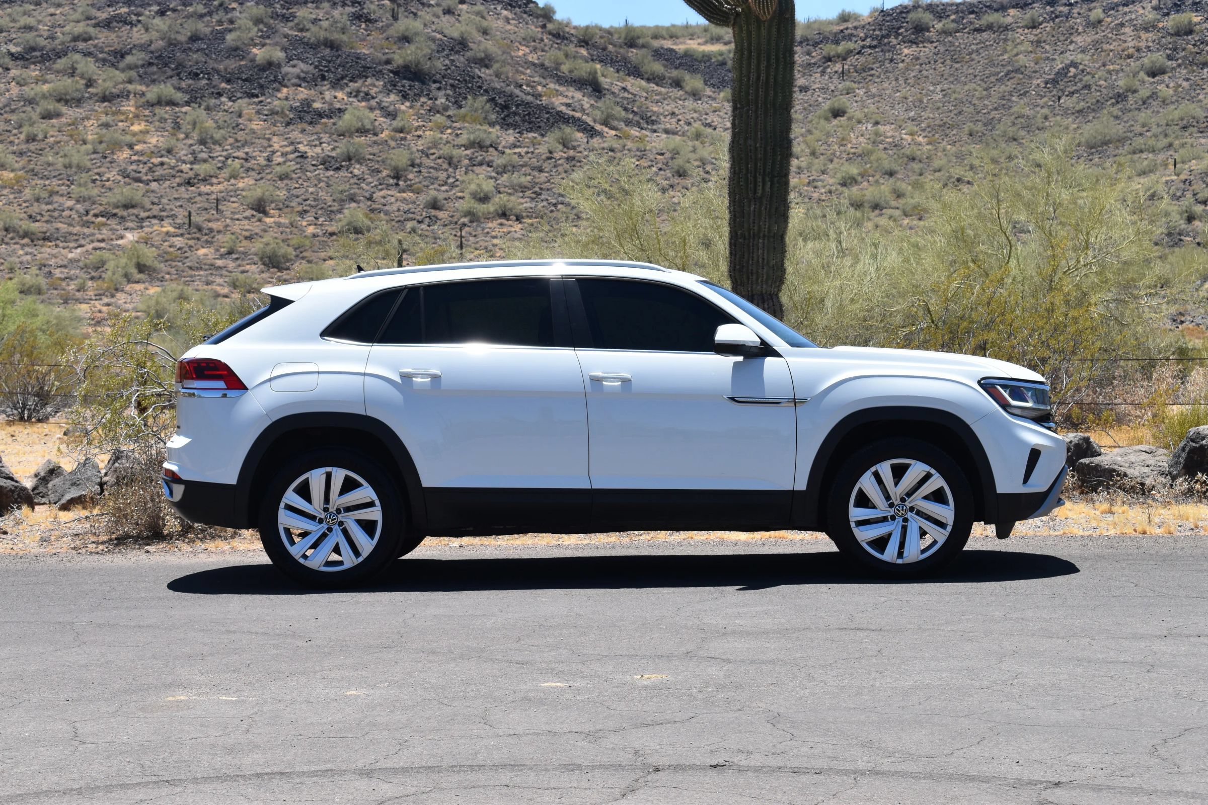 Used 2020 Volkswagen Atlas Cross Sport SE w/ Panoramic Sunroof Package AWD/4WD image 7