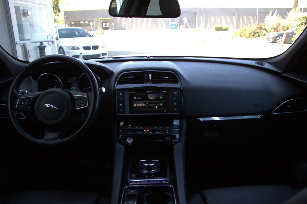 Used 2018 Jaguar F-PACE Premium image 35