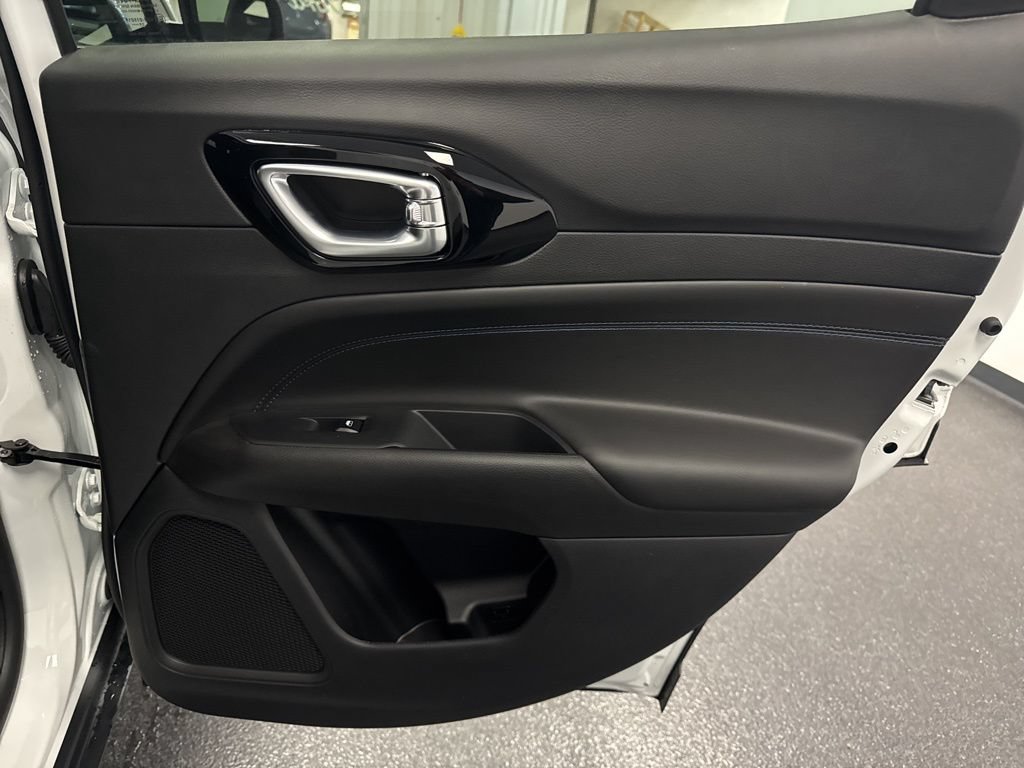 New 2026 Jeep Compass Latitude AWD/4WD image 32