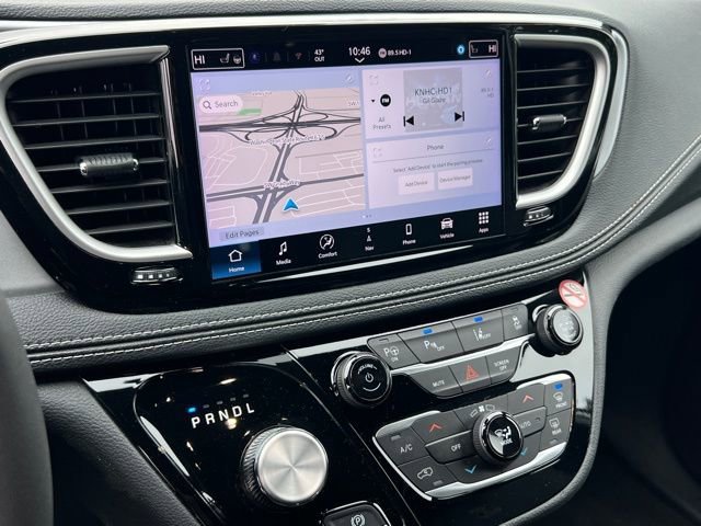 Used 2024 Chrysler Pacifica Select image 19