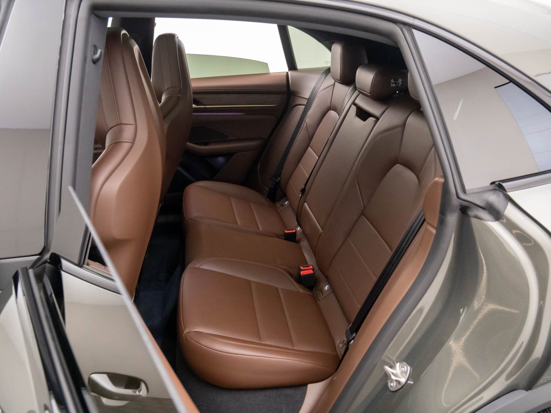 New 2025 Porsche Macan 4S Electric image 16