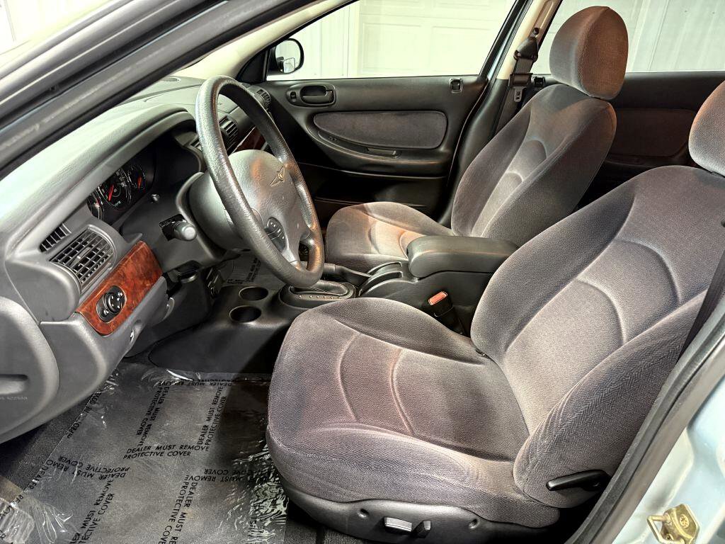 Used 2002 Chrysler Sebring LX image 11