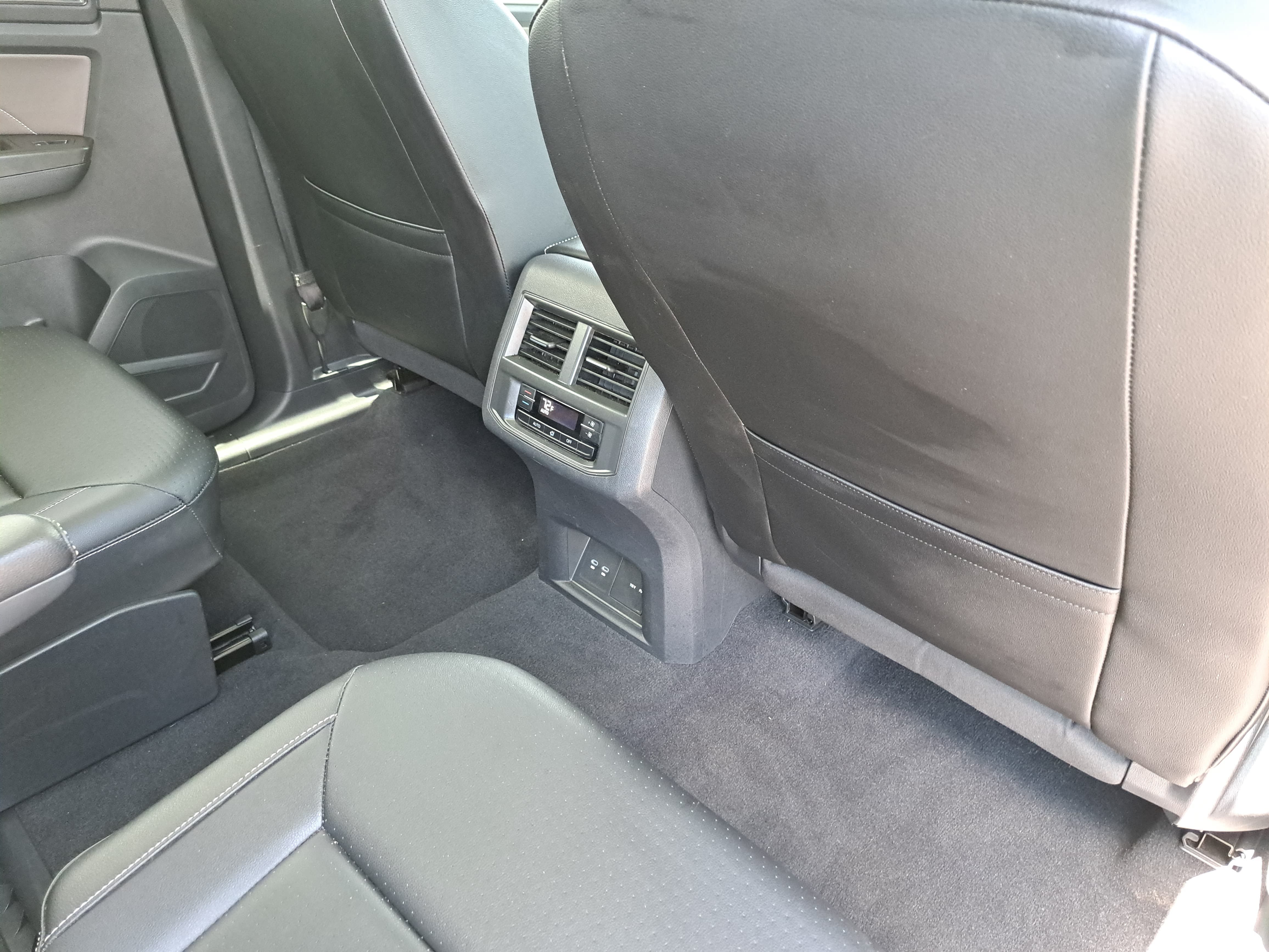 Certified 2022 Volkswagen Atlas SEL R-Line AWD/4WD image 11