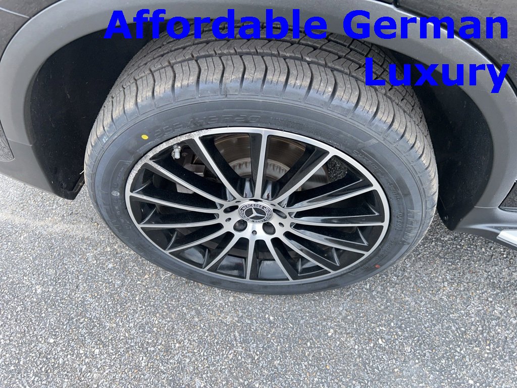 Used 2019 Mercedes-Benz GLC 300 4MATIC image 5