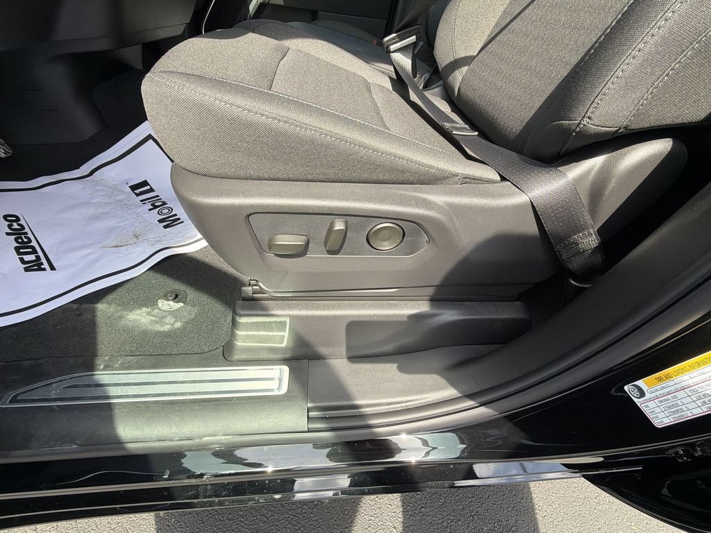 New 2026 Chevrolet Silverado 1500 LT image 18