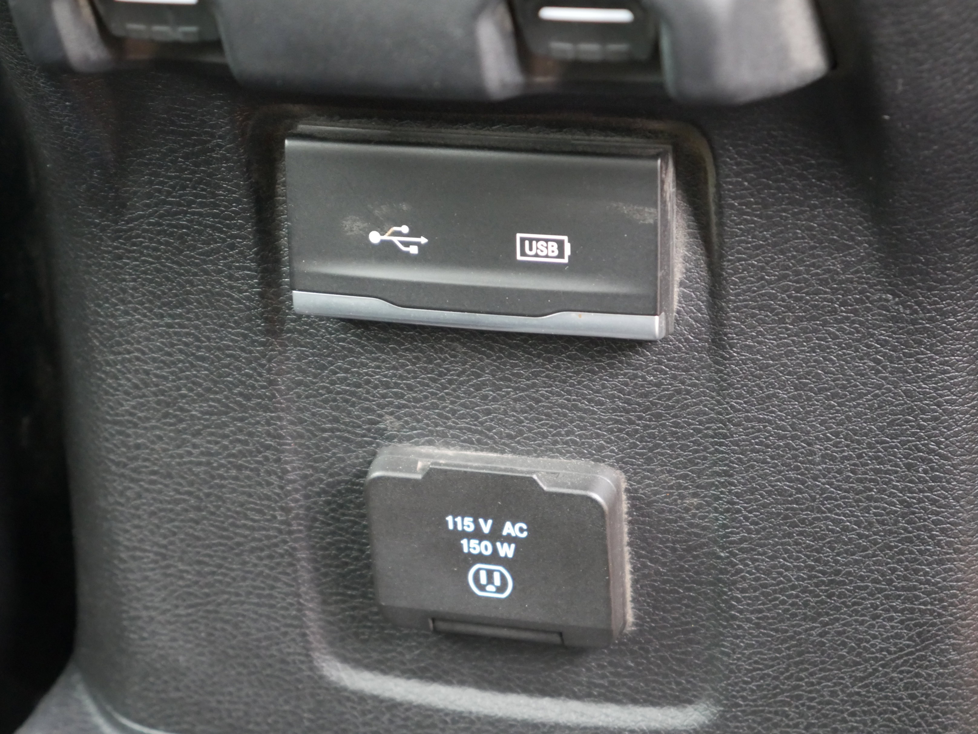 Used 2020 Jeep Wrangler Unlimited Sahara w/ Uconnect 4C Nav & Sound Group image 28